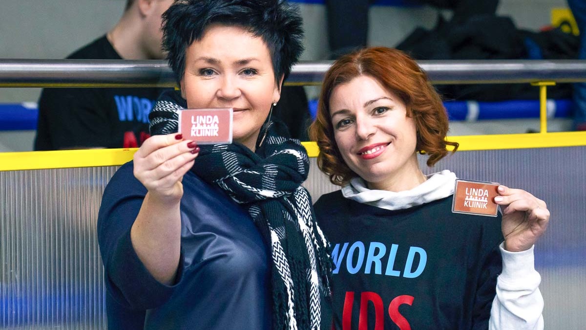 AHF Linda Kliiniku töötajad Narvas, reklaamides HIV-teste ülemaailmsel AIDS-i päeval
